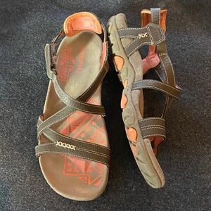 Merrell Brown and Pink Strappy Sandals with Comfort Heel Size 8